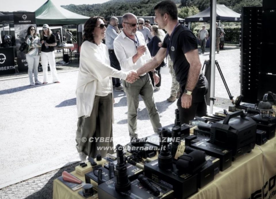 Nitecore Italia si distingue all’ERR Defence Days con la visita della Sottosegretaria Rauti